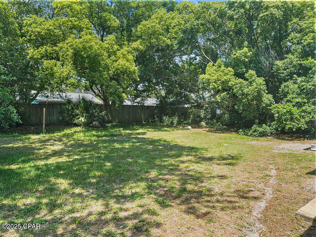 Building Photo - 137 Heather Dr