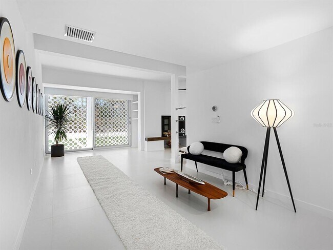 Building Photo - 7647 Sanderling Rd