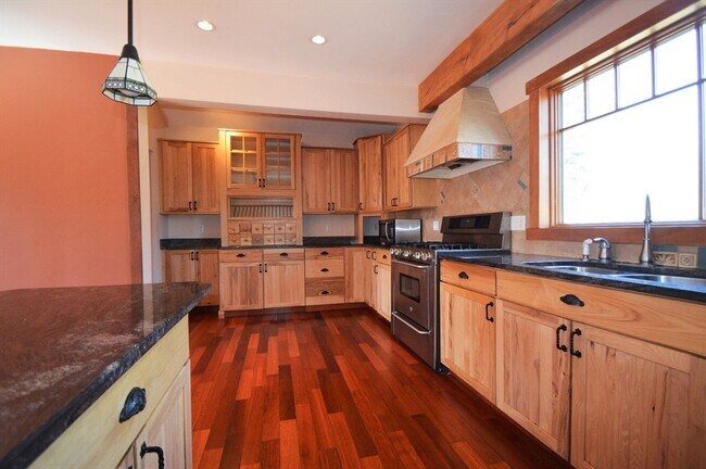 Building Photo - 64 Ballardvale St