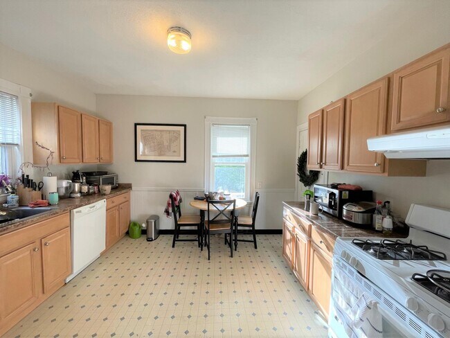 Primary Photo - 70 Josephine Ave