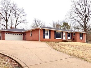 Building Photo - 2811 Thrush Dr