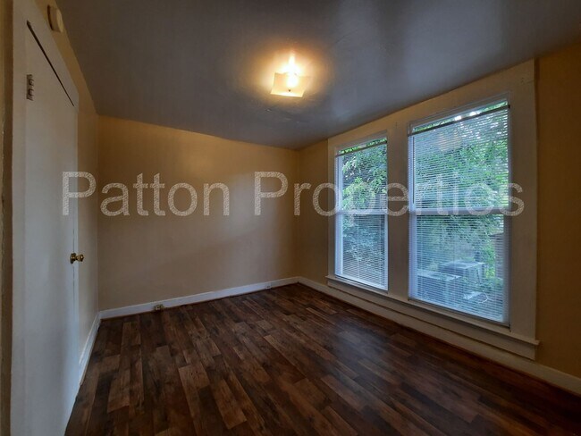 Building Photo - 3202 Colin Kelly Dr
