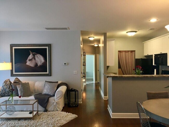 Building Photo - 8231 Lenox Creekside Dr