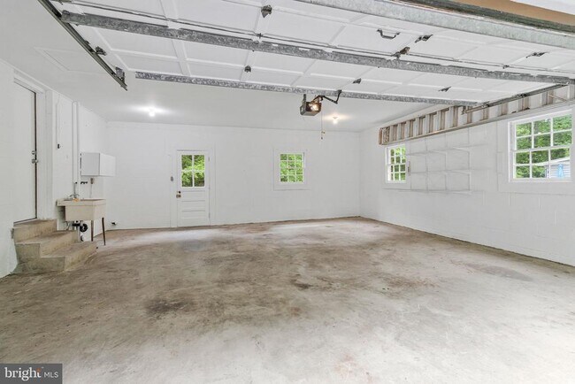 Building Photo - 4329 Mount Vernon Memorial Hwy