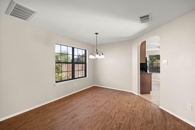 Building Photo - 204 Lauren Loop