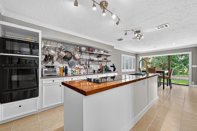 Building Photo - 5815 Green Terrace Ln