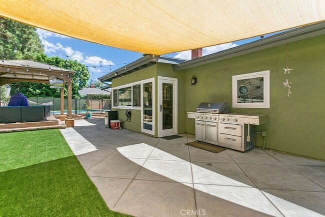 Building Photo - 24585 Overlake