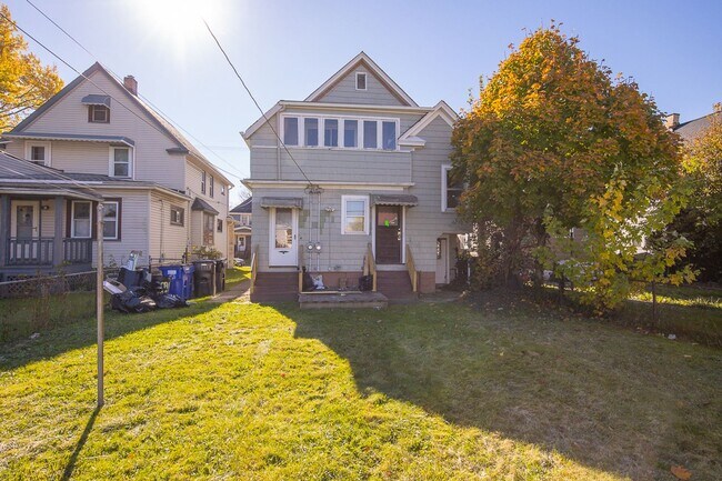 Building Photo - 4120 Trowbridge Ave