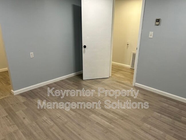 Building Photo - 17 White Oak Dr