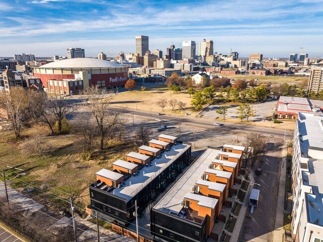 Building Photo - 400 E Pontotoc Ave