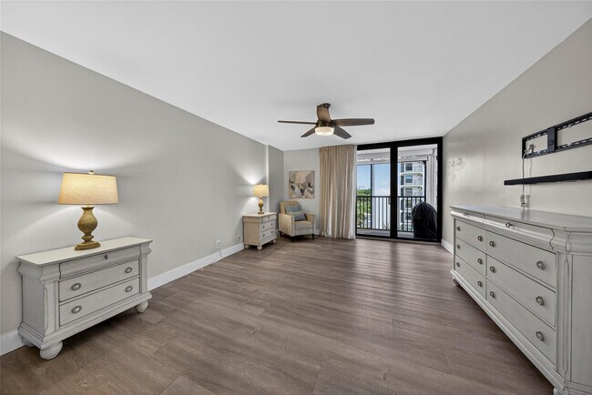 Building Photo - 1629 Riverview Rd