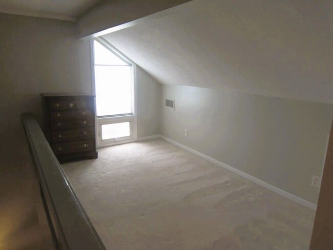 Building Photo - 1 BD/1.5BA Loft Condo Water & Electric Included