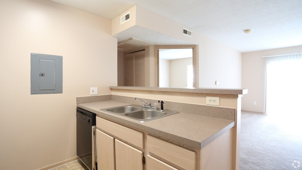 Building Photo - Sharon Glen