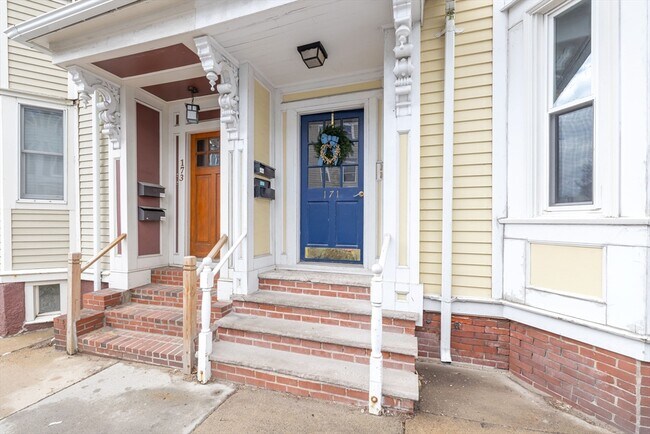 Building Photo - 171 H St