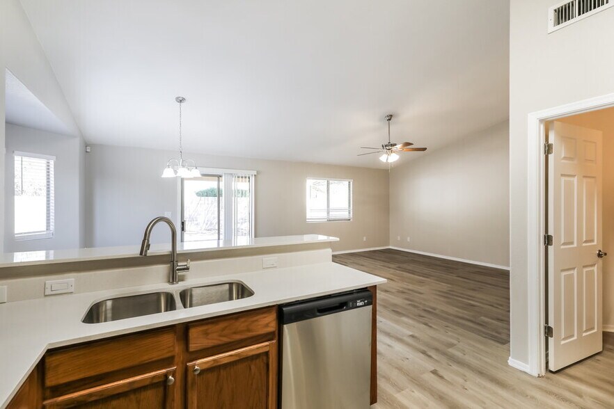 Building Photo - 3295 S Rainburst Pl