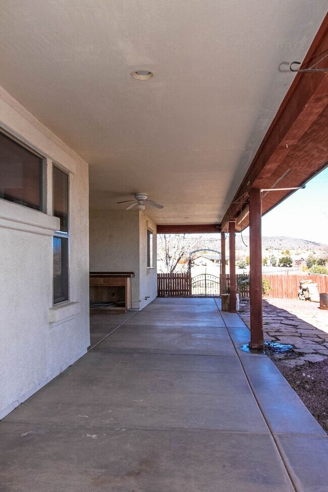 Building Photo - 3 Bedroom Home on 2.5 acres in Chino Valley
