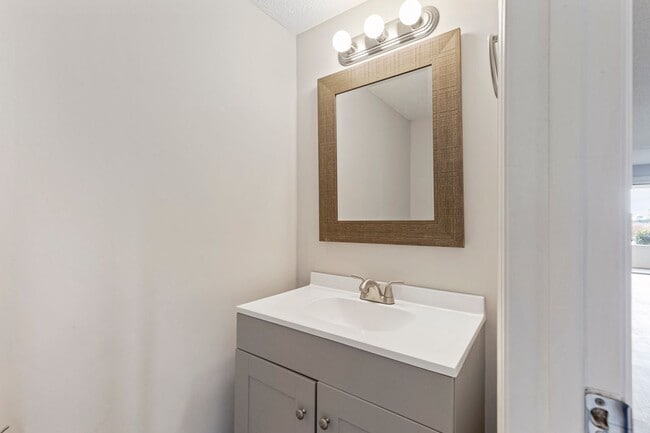 Building Photo - Master Suite with Balcony!!! Completely remodeled 2 level townhome close to the beaches of Surfside!