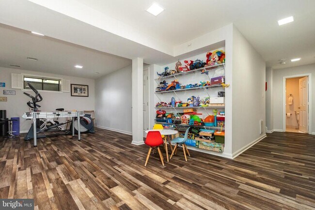 Building Photo - 8809 Saunders Ln