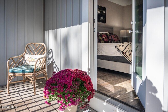 Building Photo - 166 Jefferson St