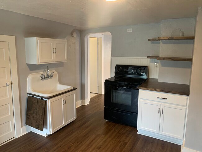 Kitchen - 117 N Hemlock St