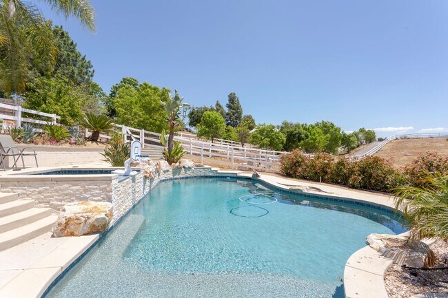 Building Photo - RANCH STYLE POOL HOME ON 2+ ACRES IN THE H...