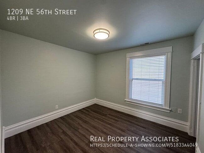 Building Photo - 1209 NE 56th St