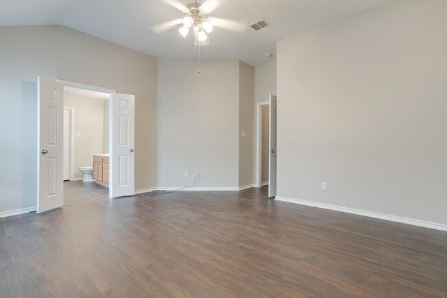 Building Photo - Great 3 Bedroom, 2 Bath, Brick Home in Gre...