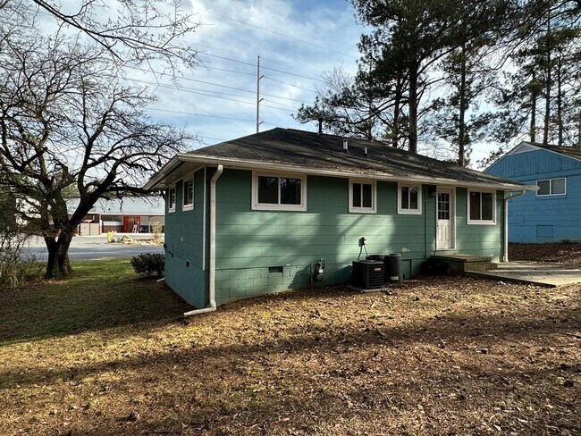 Building Photo - 603 Seminole Pl