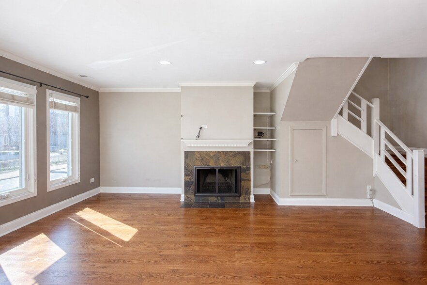 Building Photo - 805 W Wolfram St