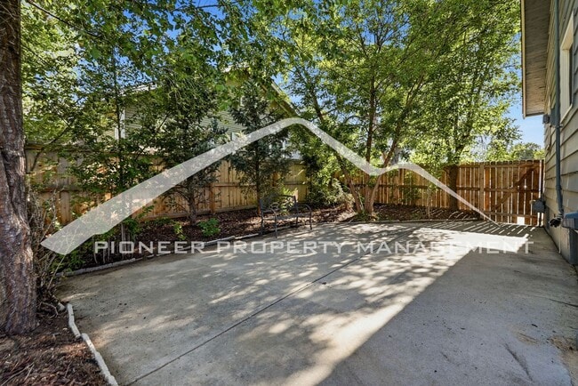 Building Photo - Spacious Home with 2 Kitchens and Central AC