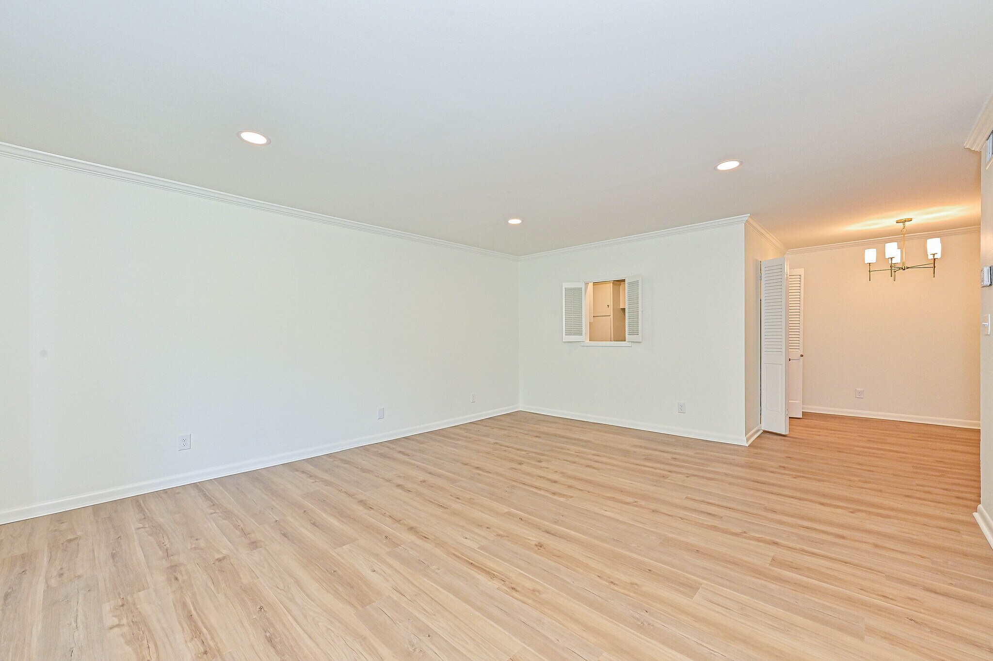 Building Photo - 1323 Queens Rd