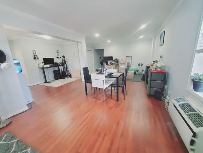 Building Photo - 7 4th St