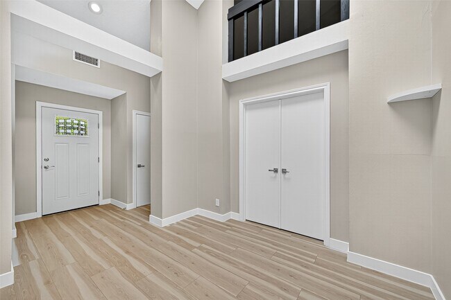 Building Photo - 2026 Ashford Hollow Ln