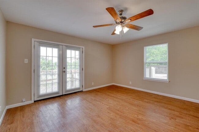 Building Photo - 2700 Catalina Dr