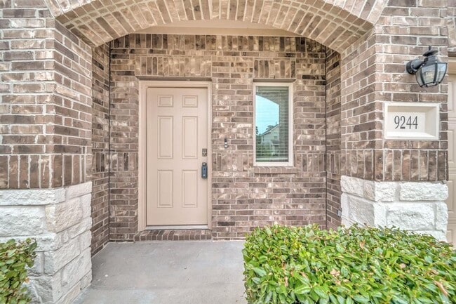 Building Photo - 9244 Inland Leather Ln