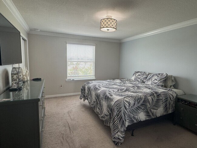 Building Photo - Updated Townhome in Gated Magnolia Park!