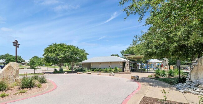 Building Photo - 3009 Silvergrass Cv