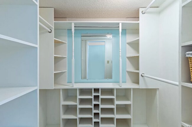 Building Photo - 2005 Greens Blvd