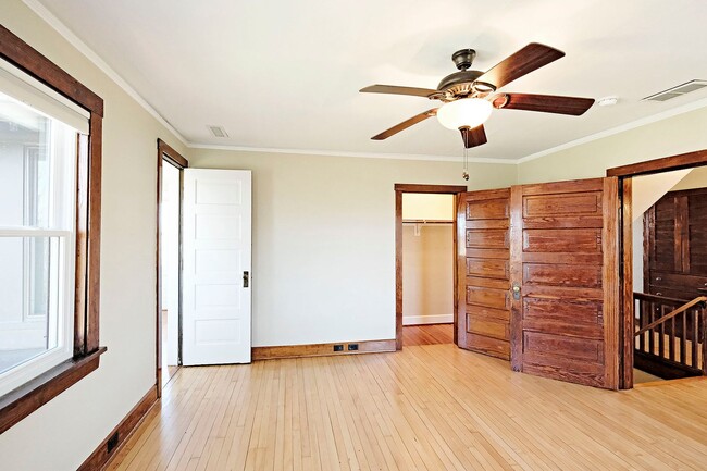 Building Photo - Beautiful Country Home With Picturesque Views