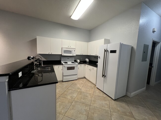 Kitchen - 5811 La Costa Dr