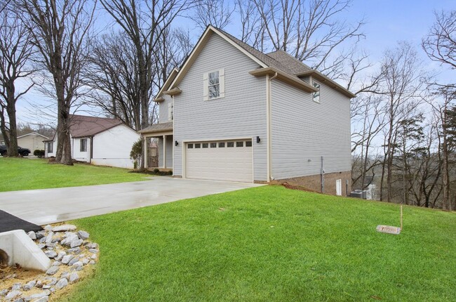 Building Photo - 2125 Powell Rd