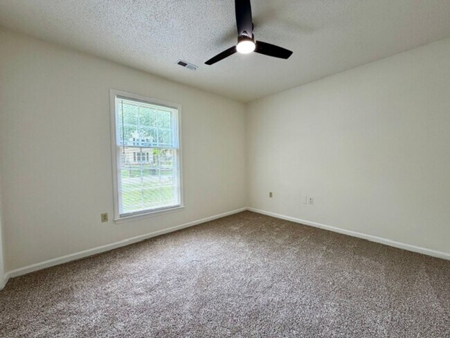 Building Photo - 8231 Meadowdale Ln