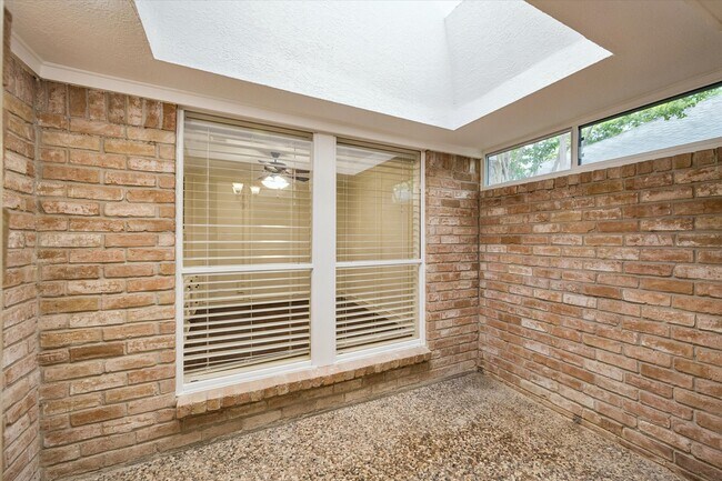 Building Photo - 6511 Pauma Dr
