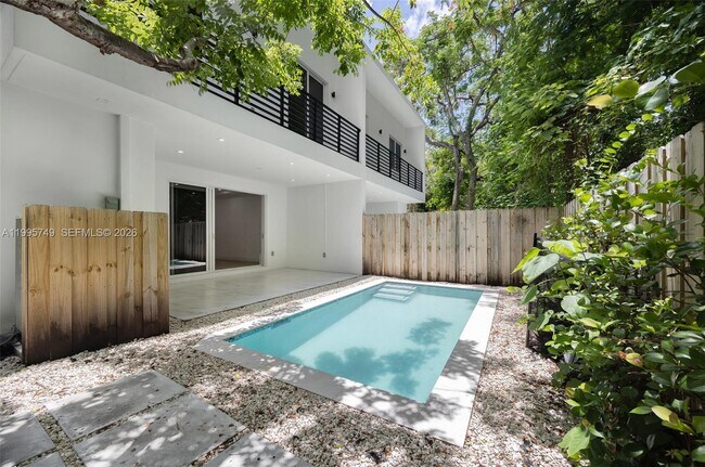 Building Photo - 3162 Plaza St