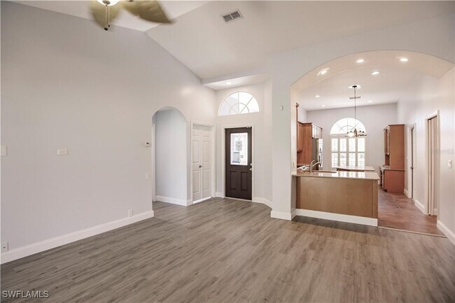 Building Photo - 2615 6th St W