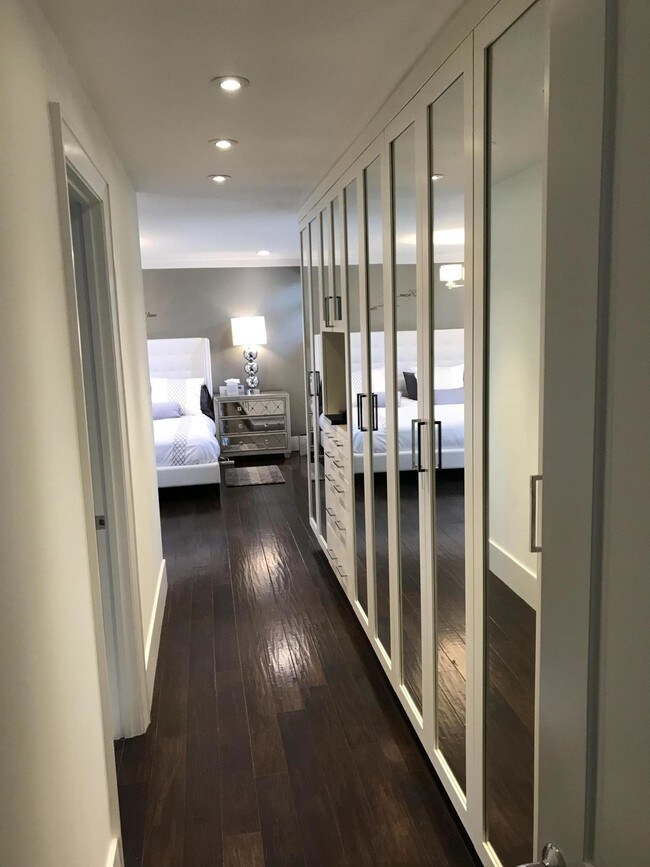 Building Photo - 20981 Verano Way