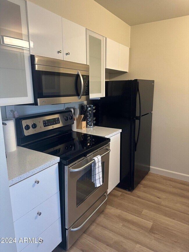 Building Photo - 7625 E Camelback Rd