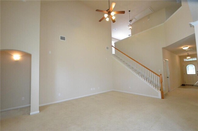 Building Photo - 204 Valona Loop