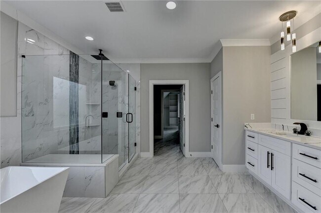 Building Photo - 960 Nours Cir SE