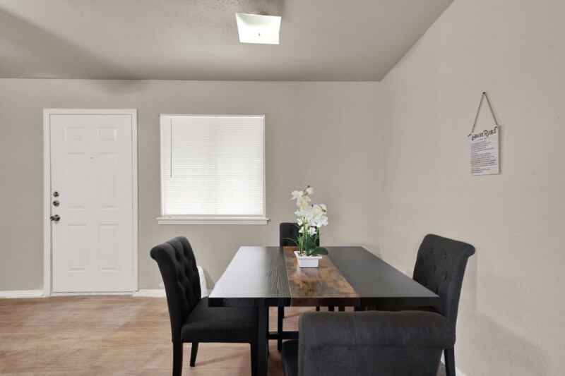 Building Photo - 313 Deborah Dr